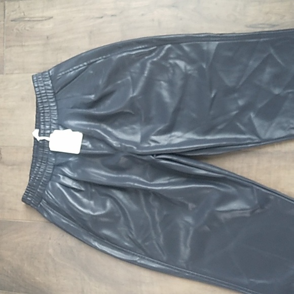 NEW EMPROVED FAUX LEATHER TROUSER STYLE  NAVY PANTS WOMANS 8 RETAIL 149.00 - Picture 6 of 9